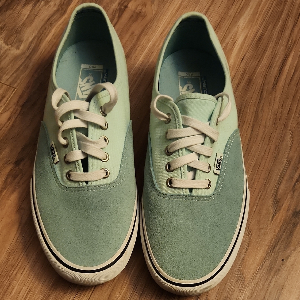 Mens Size 10 Vans Light Green Suede And Canvas Shoes